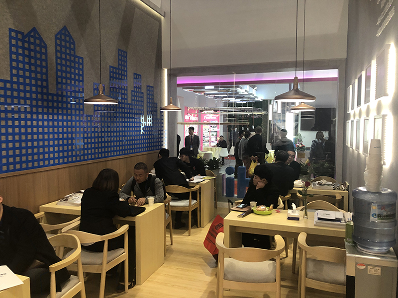 海創(chuàng)展會洽談現(xiàn)場.jpg 海創(chuàng)集成墻面加盟.jpg