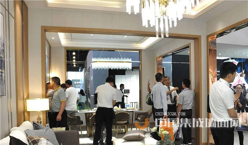 海創(chuàng)嘉興展會(huì)現(xiàn)場(chǎng).jpeg 海創(chuàng)嘉興集成吊頂展.jpeg